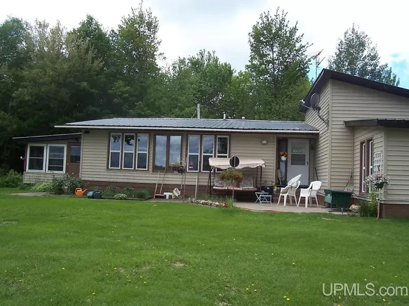 274 N Angeli Rd, Iron River, MI 49935