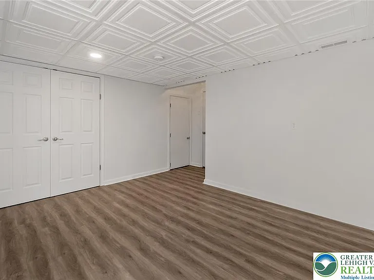 1096 Sparrow Way — Photo 8