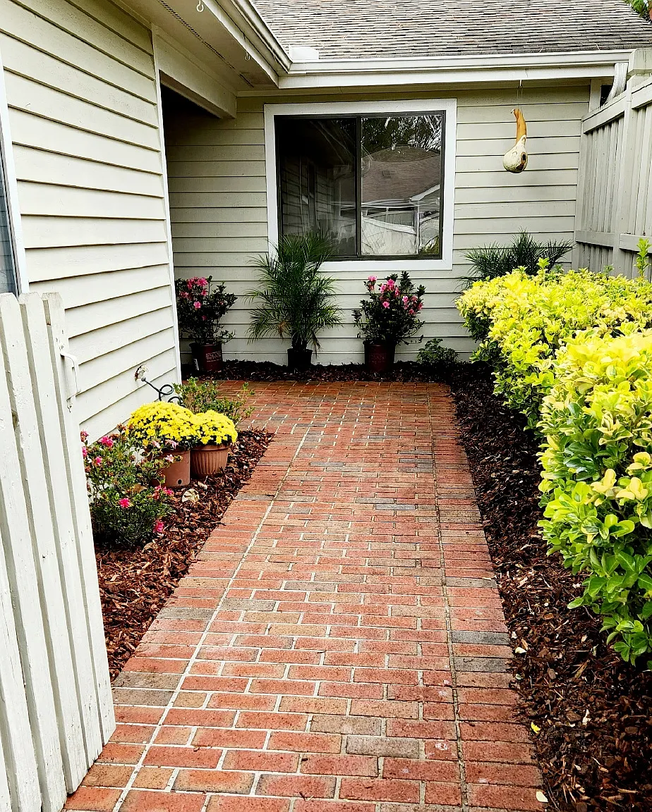 3 bed, 1398 sqft, $2,700 — Photo 2
