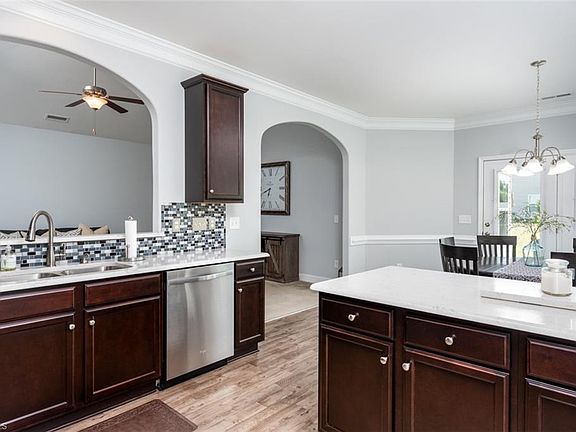 4th image of 6 Harvest Oak Ct