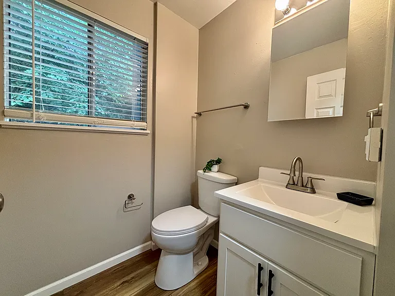 1105 Catalpa Cir — Photo 10
