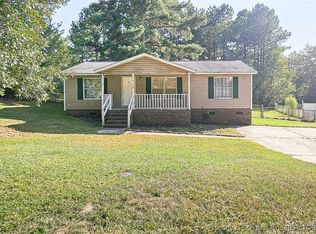1920 Scottish Ct, Raeford, NC 28376