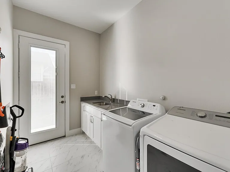 3420 Nomas St — Photo 43