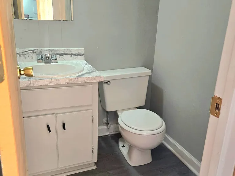 1706 Queen St E #A — Photo 15