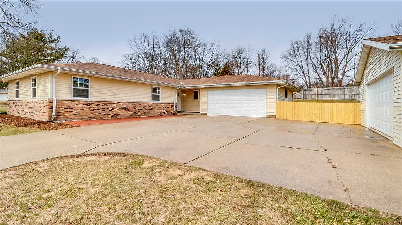 53301 Peggy Ave photo 1