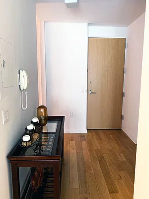 Rented by Manhattan Boutique Real Estate | media 50