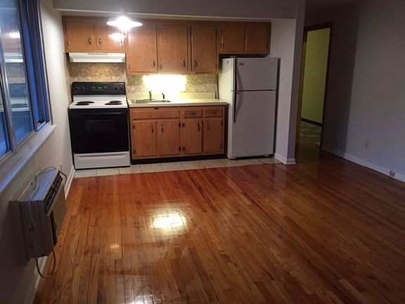 3rd image of 550 Whitney Ave #7