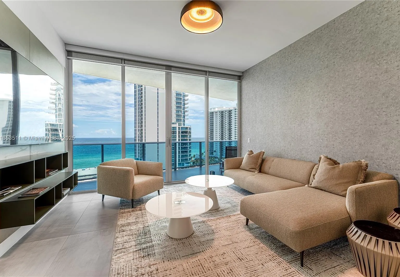 Aurora Condominium — Photo 4