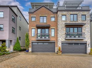 42 W Orange St, Chagrin Falls, OH 44022