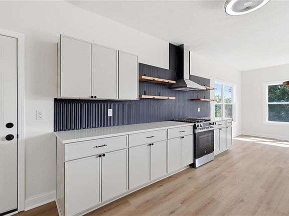 5th image of 8547 N Robinhood Ave