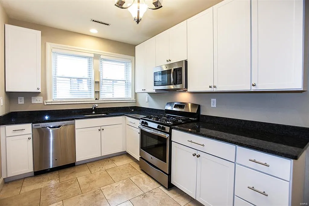2 bed, 1300 sqft, $2,000 — Photo 4