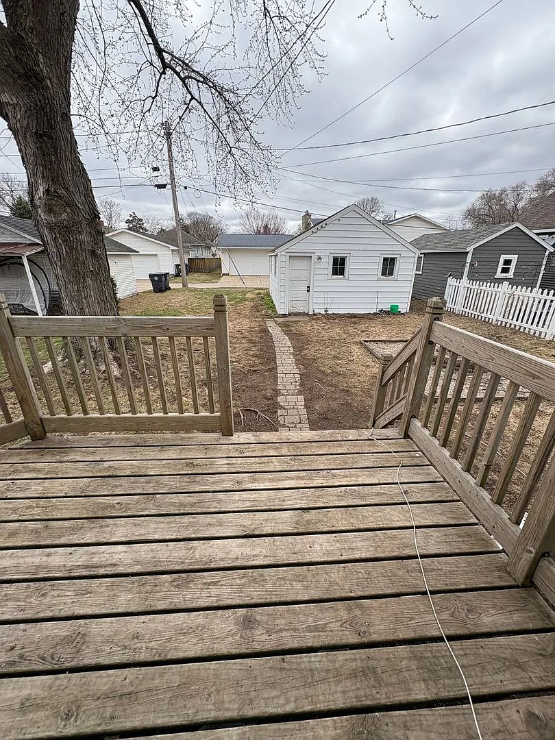 3 Bedroom Single-Family Home Near UW-La Crosse with Garage, Central Air — Photo 2