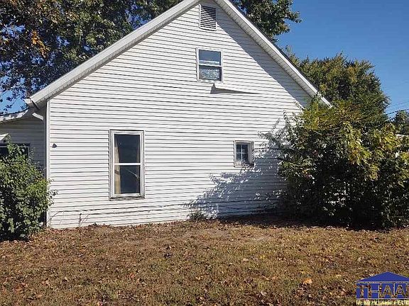 5th image of 701 N Vandalia St