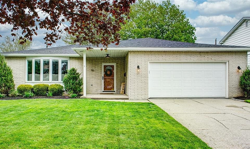 1st image of 90 Janine Ct