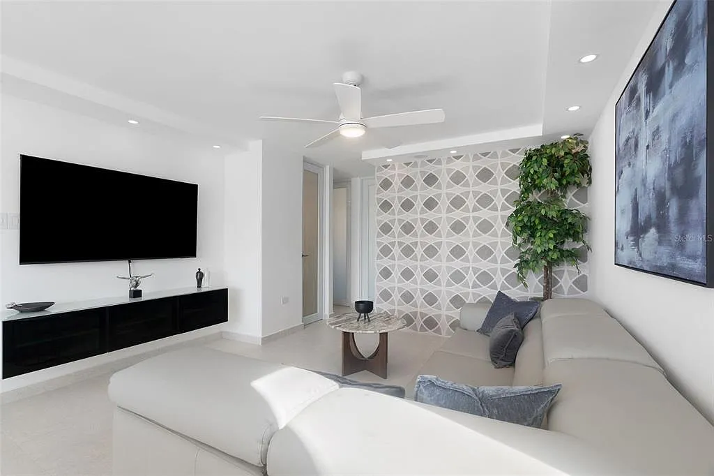 2 bed, 1.0 bath, 886 sqft, $4,800 — Photo 4