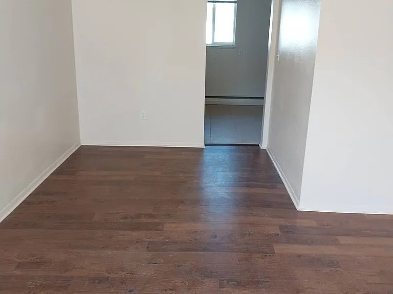 Central location | Lots of natural light — Photo 5