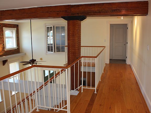 4th image of 915 High St #Loft