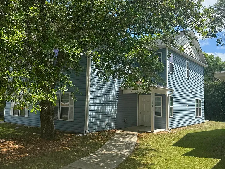 214 Jordan Ln — Photo 4