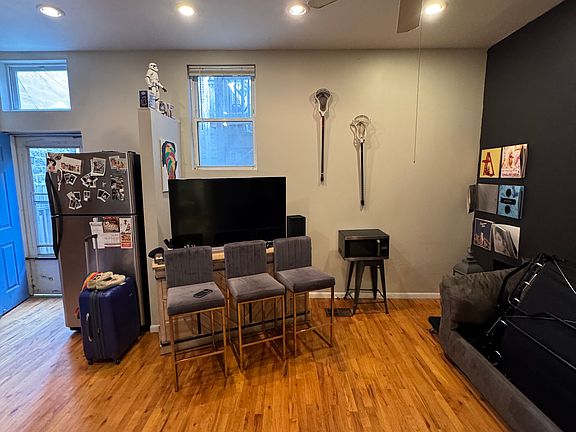 5th image of 2946 N Lincoln Ave APT 1R