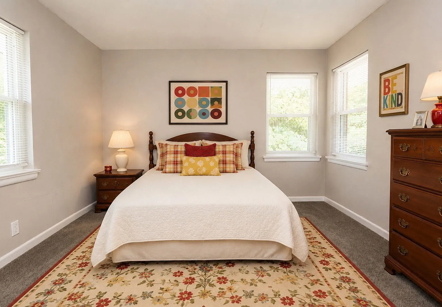 2 bed, 1.0 bath, $895 — Photo 2