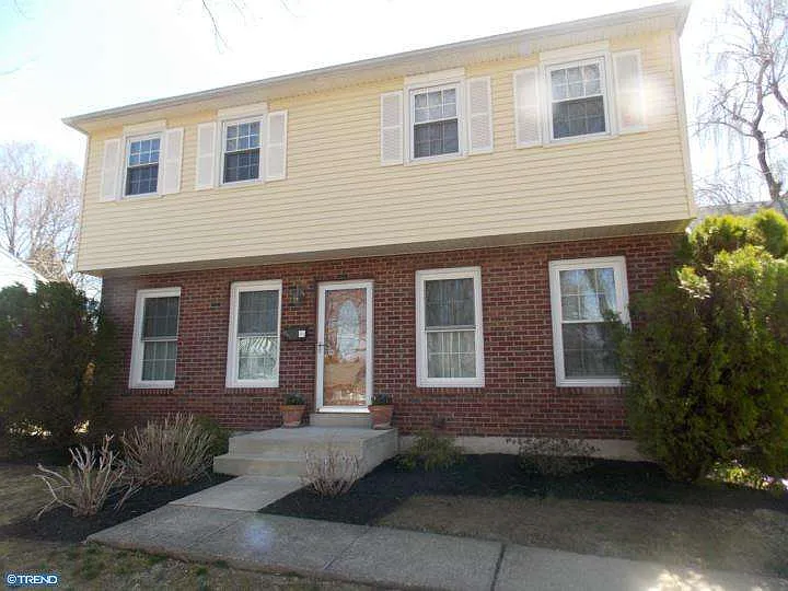 3725 Fleetwood Ave photo 1