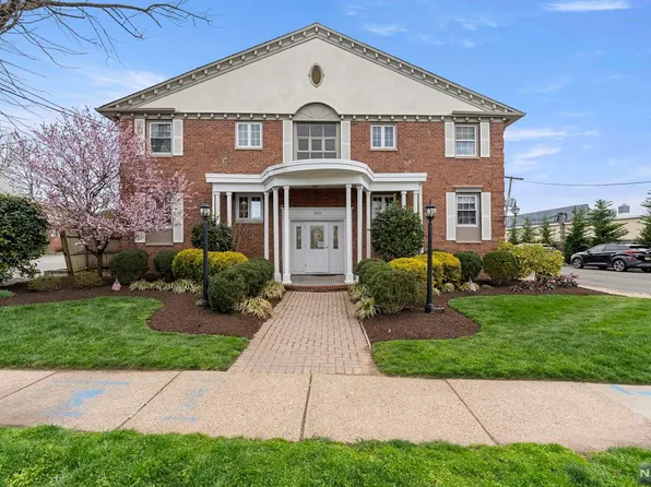 206 Main St #N23, Millburn, NJ 07041