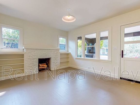 5th image of 945 Brown St