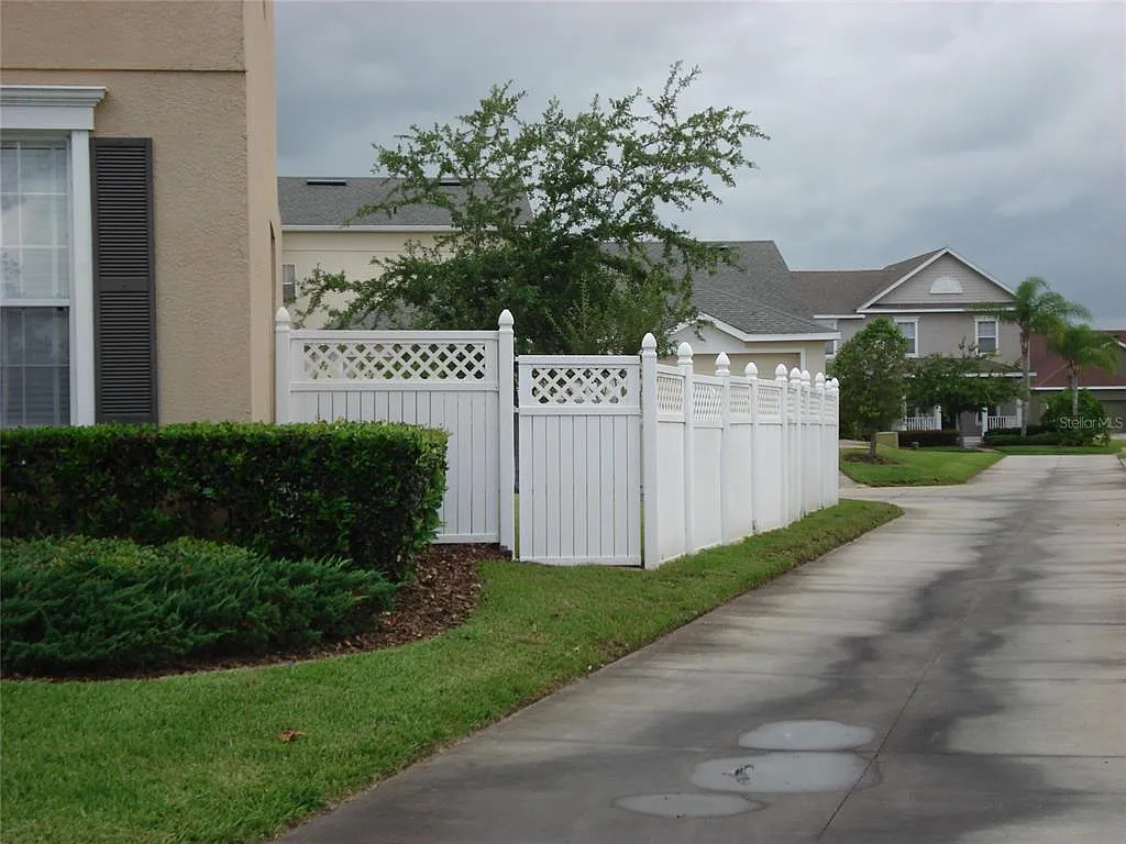 2 bed, 2.5 bath, 1313 sqft, $2,095 — Photo 2