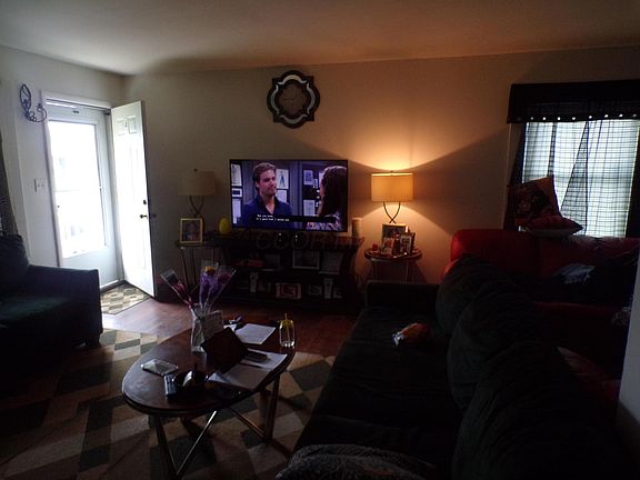 3rd image of 1032 S Hague Ave