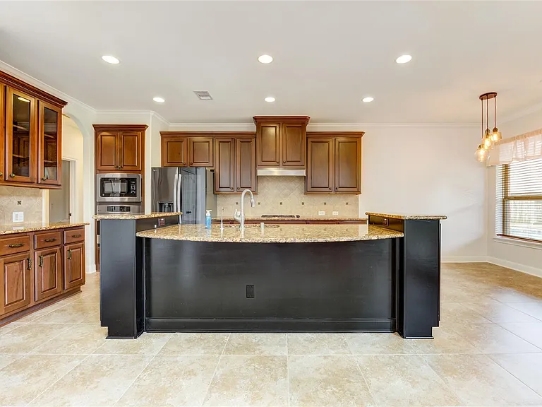 1335 Altavilla Ln — Photo 13