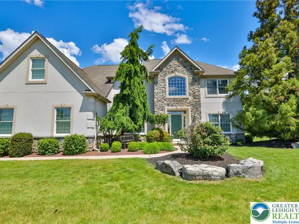 351 Manor Dr, Nazareth, PA 18064