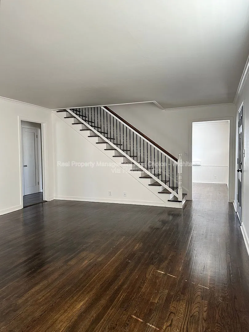 3 bed, 2.0 bath, 2882 sqft, $1,700 — Photo 3