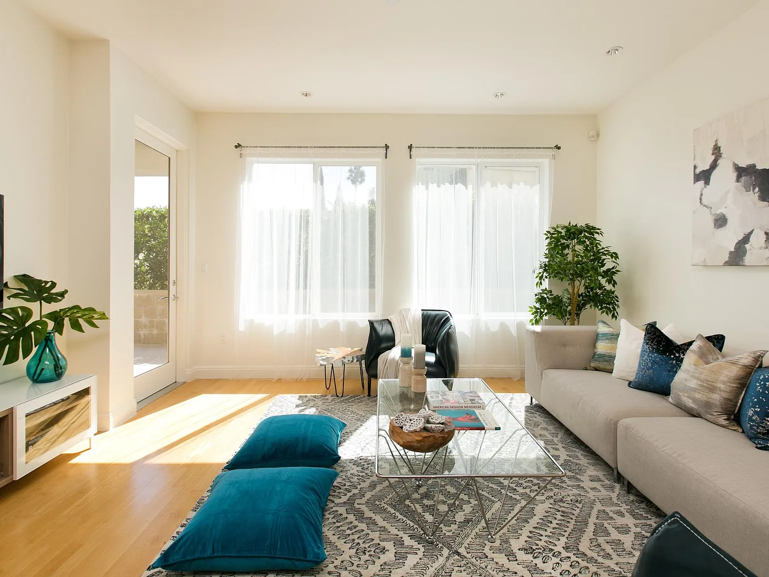 2 bed, 1321 sqft, $4,700 — Photo 1