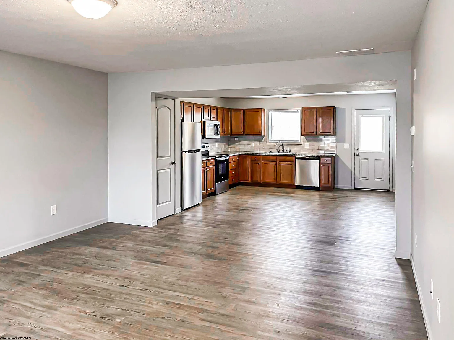 254 W Main St — Photo 3