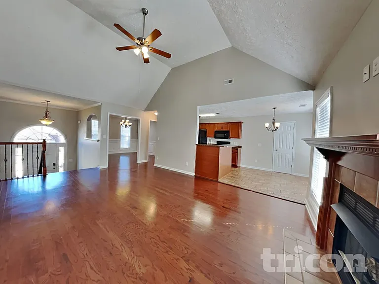 3479 Melrose Dr — Photo 2