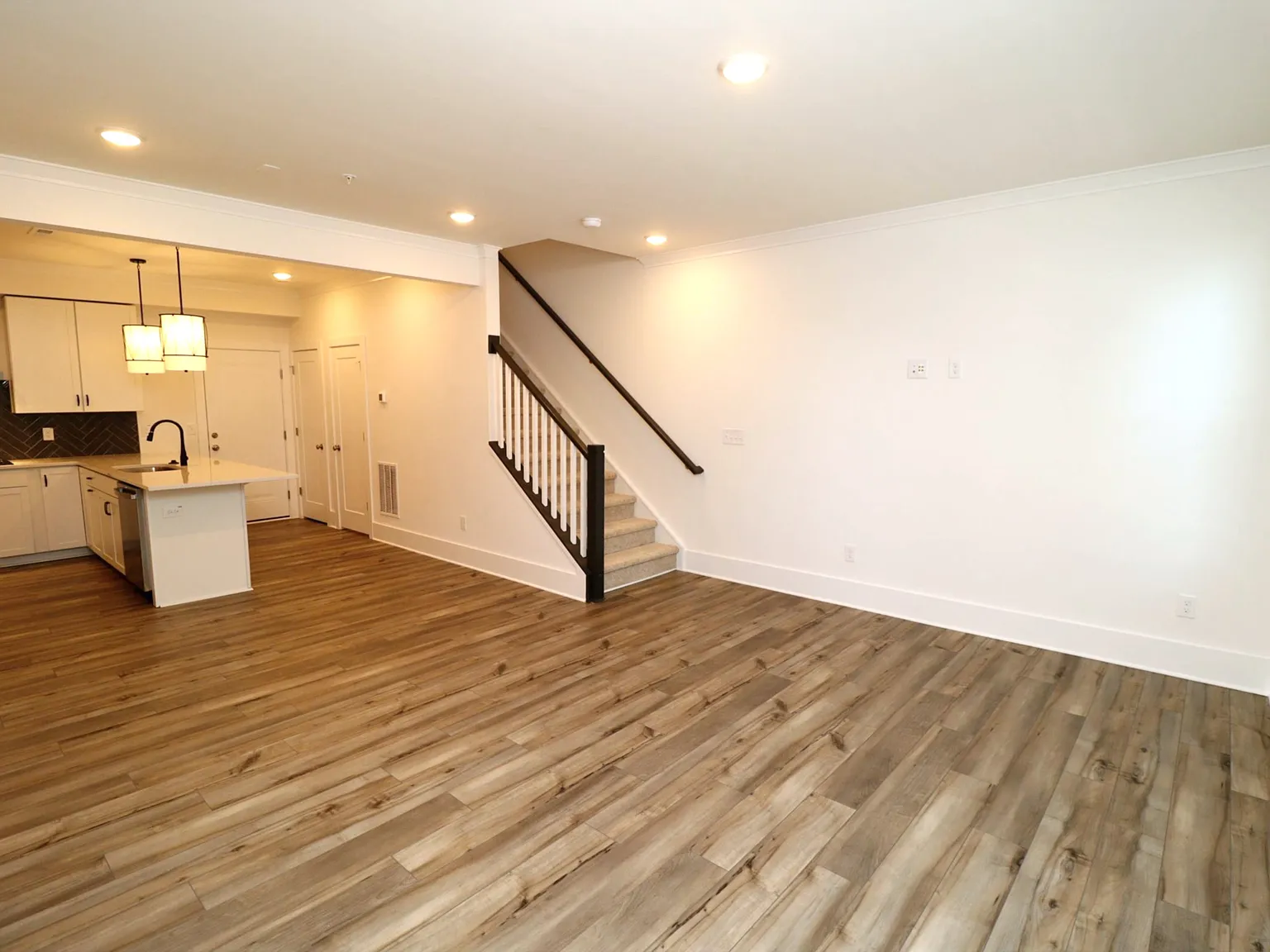 Brand-New Condo in SOCA 56 Available Immediately — Photo 2