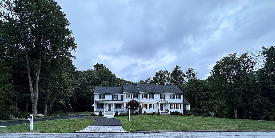2nd image of 7 Hickory Dr