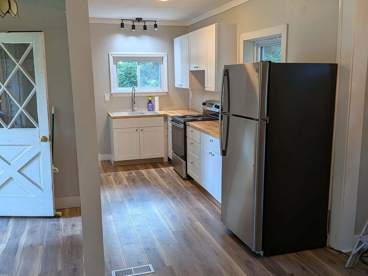 2 bed, 1.5 bath, 1100 sqft, $1,900 — Photo 3