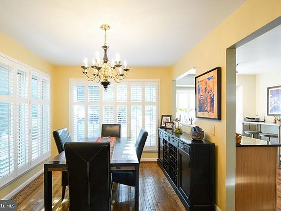 5th image of 15516 Royal Crescent Ct