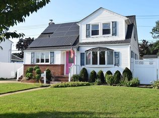 695 Bruce Dr, Wantagh, NY 11793