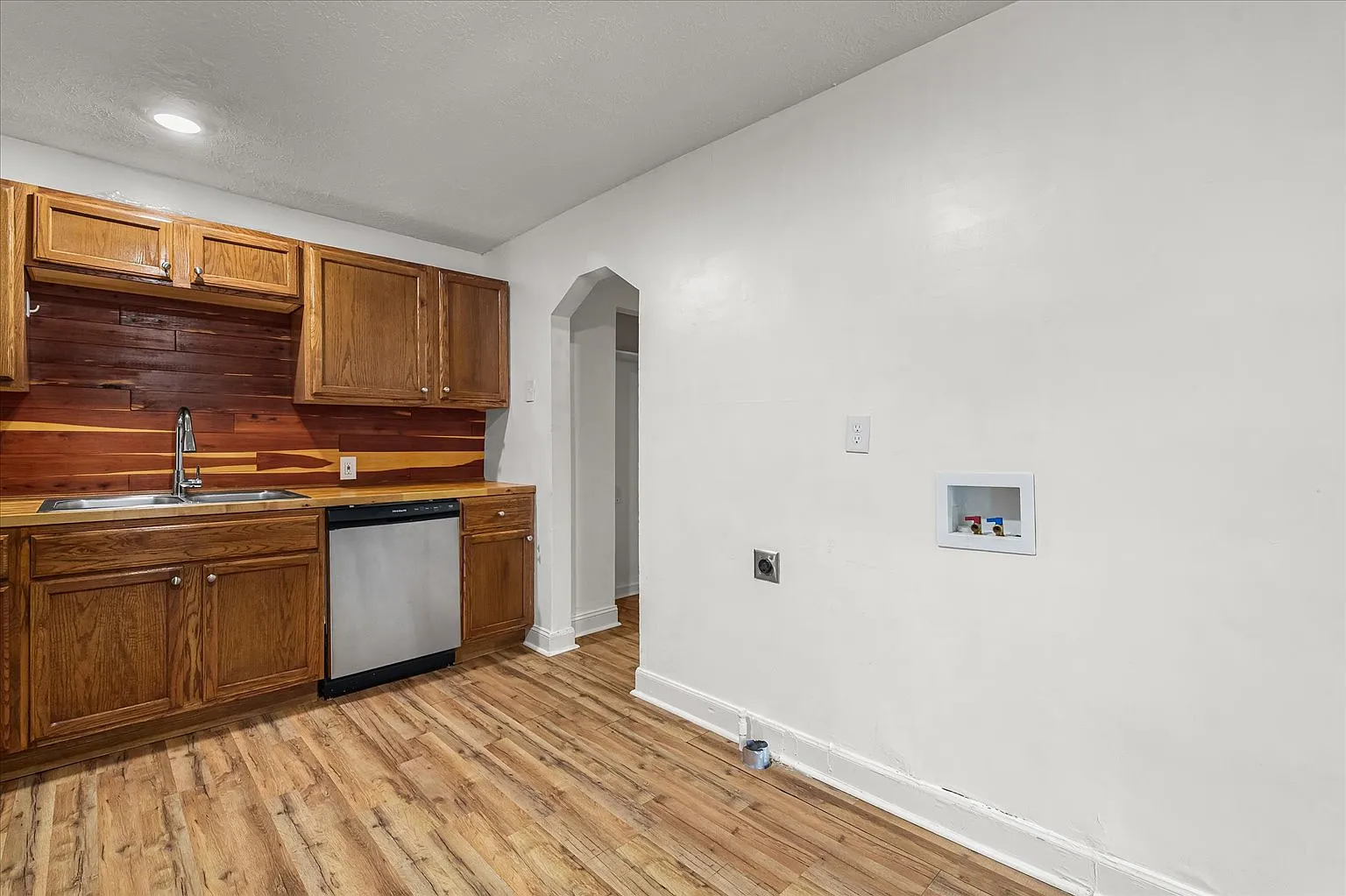 3 bed, 1030 sqft, $1,700 — Photo 3