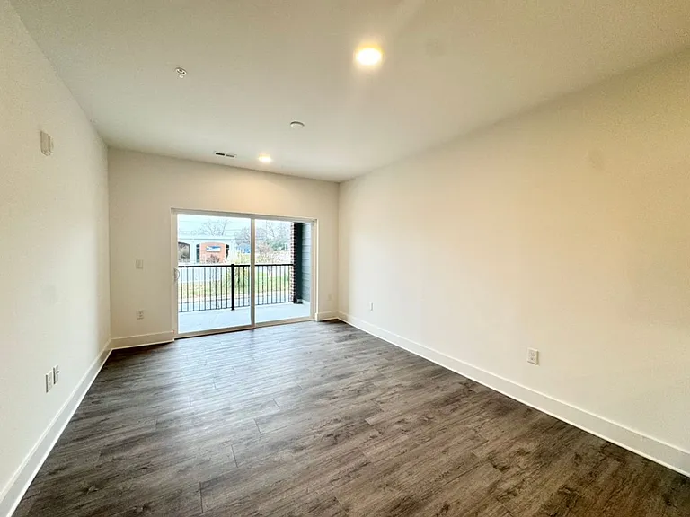 175 W Black St #204 — Photo 19