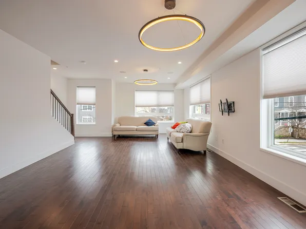 404 51st St SE, Washington, DC 20019