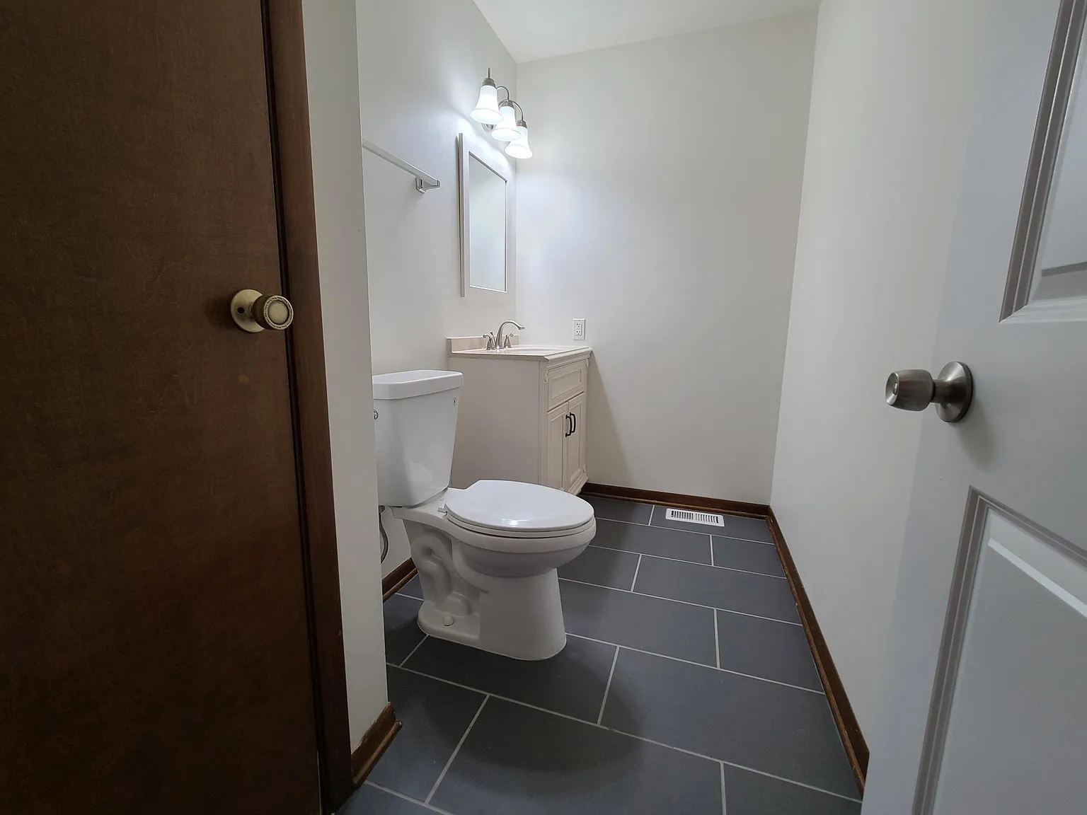 707 Wellington Dr — Photo 4