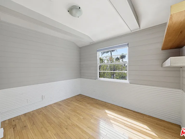 820 Crestmoore Pl — Photo 21
