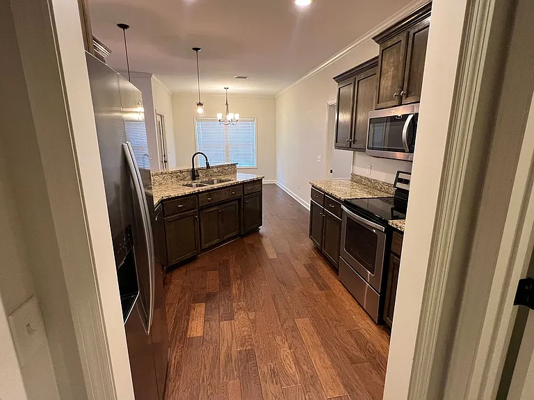 660 Valley Stream Dr — Photo 3