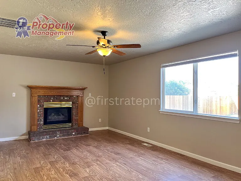 3079 N Columbine Ave — Photo 4