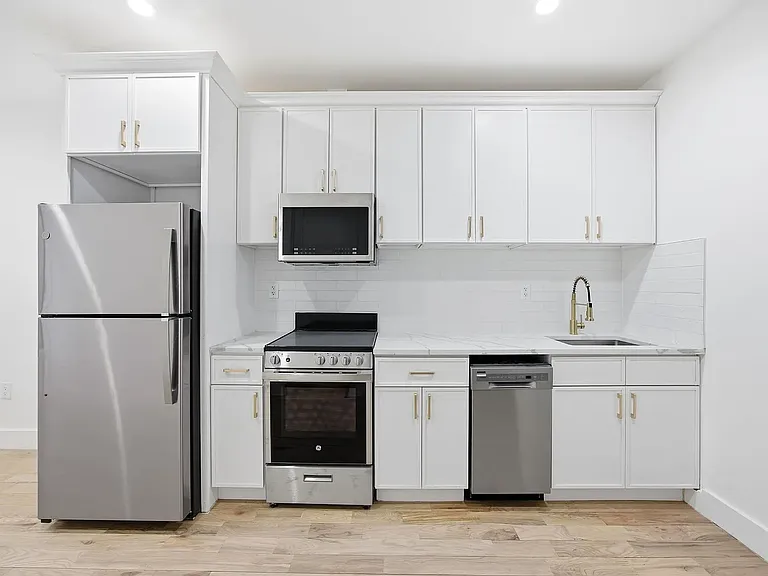 49 W 55th St #5R — Photo 3