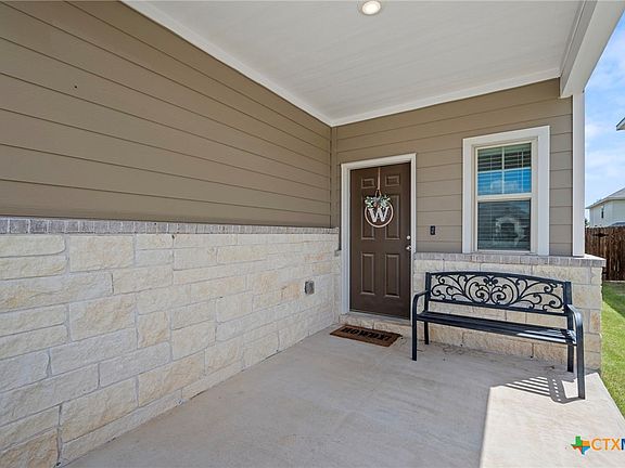 4th image of 27 Pacific Loon St