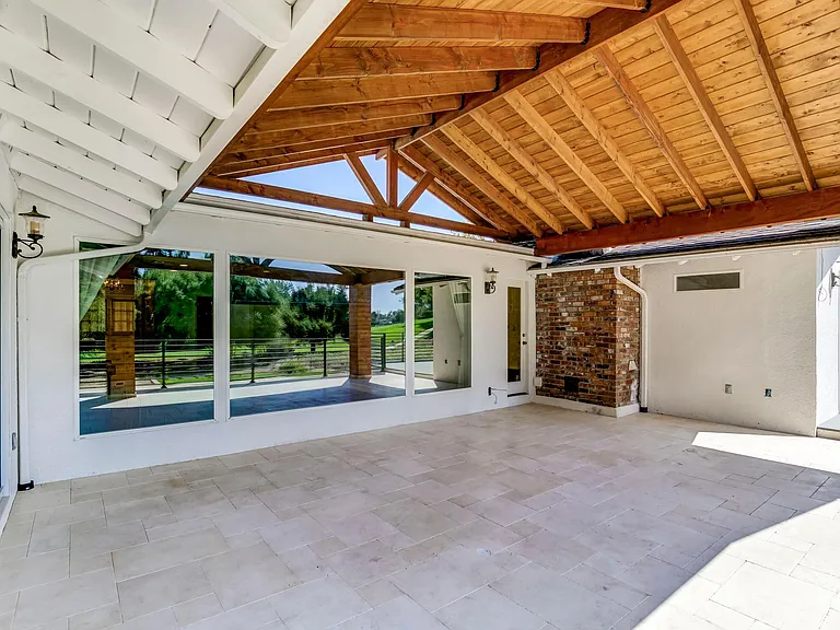 1710 Country Club Dr — Photo 43